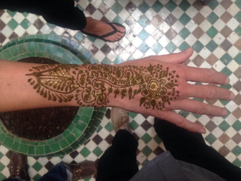 Henna Tattoos im Hotel in Marrakesch